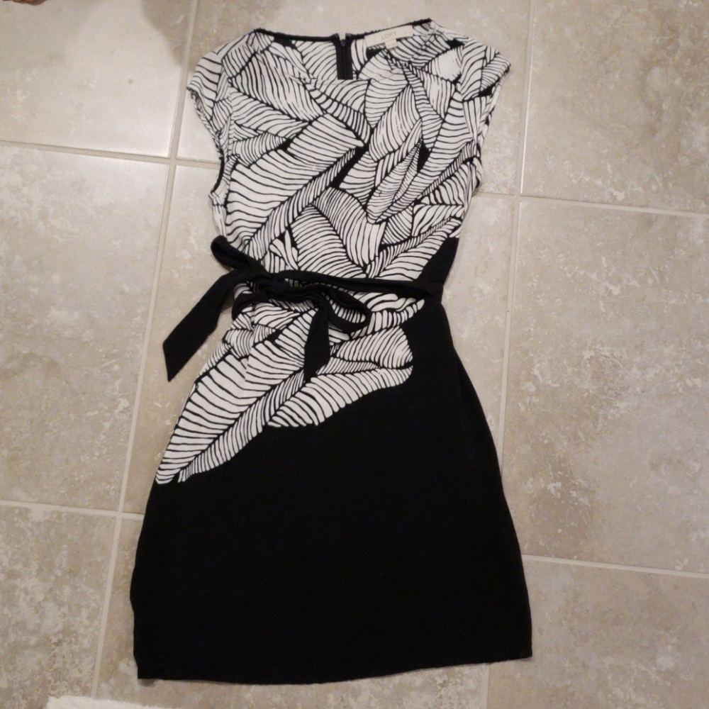 Loft Short sleeved black and white dress